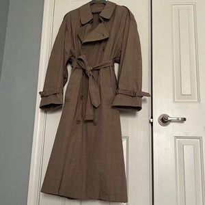 Men’s London Fog Plaid Trench Coat no lining, slight imperfection shown in pic